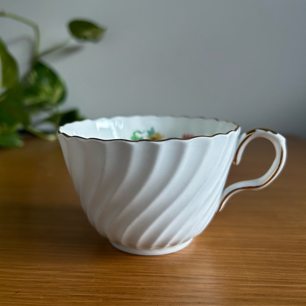 Aynsley Teacup - Picture 4 of 12